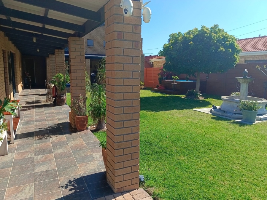 3 Bedroom Property for Sale in Sandbaai Western Cape